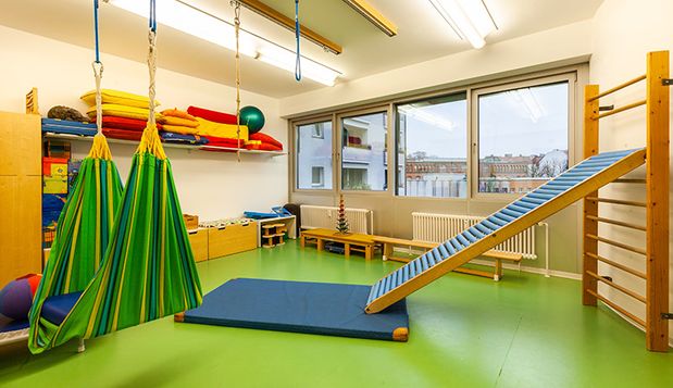 Praxis für Ergotherapie Christiane Rothe - Praxis Berlin Wilmersdorf Matte und Sprossenwand